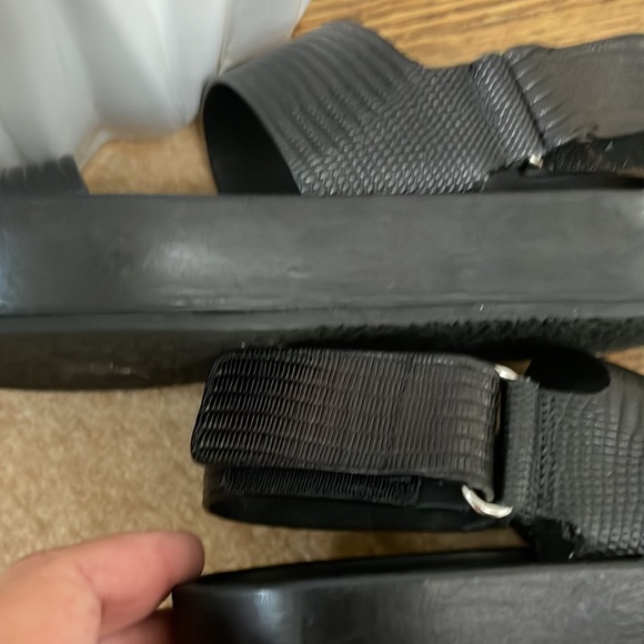 VINCE black leather double strap Velcro flatform sandal - Picture 8 of 8